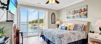 Vis for Miles! Lands 'End 3br leilighet nær Outlet Mall: Wifi Waterpark Pool Docks