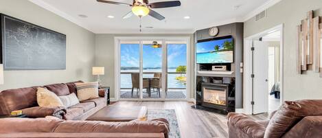 Smart TV, chimenea y reproductor de DVD