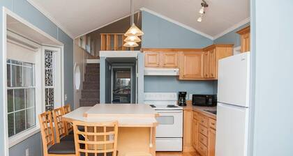 Dreams Park/All Star Getaway! Cottage #3- Old World Village