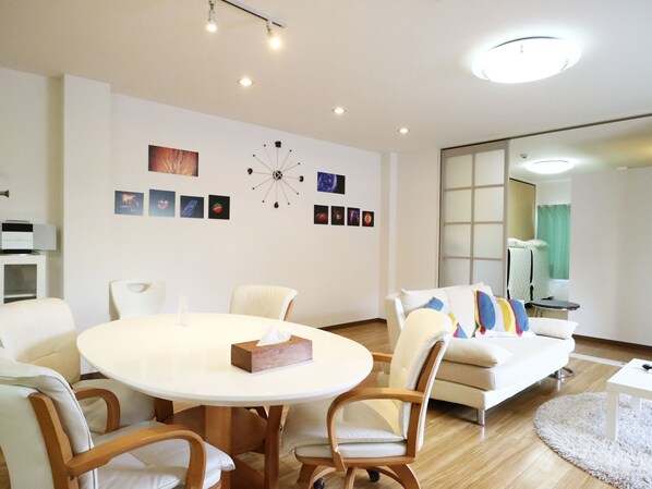 Family Room ( 3A ) | Living area