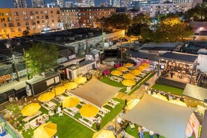 تناول الطعام بالخارج