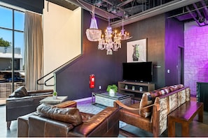 المنشأة من الداخل