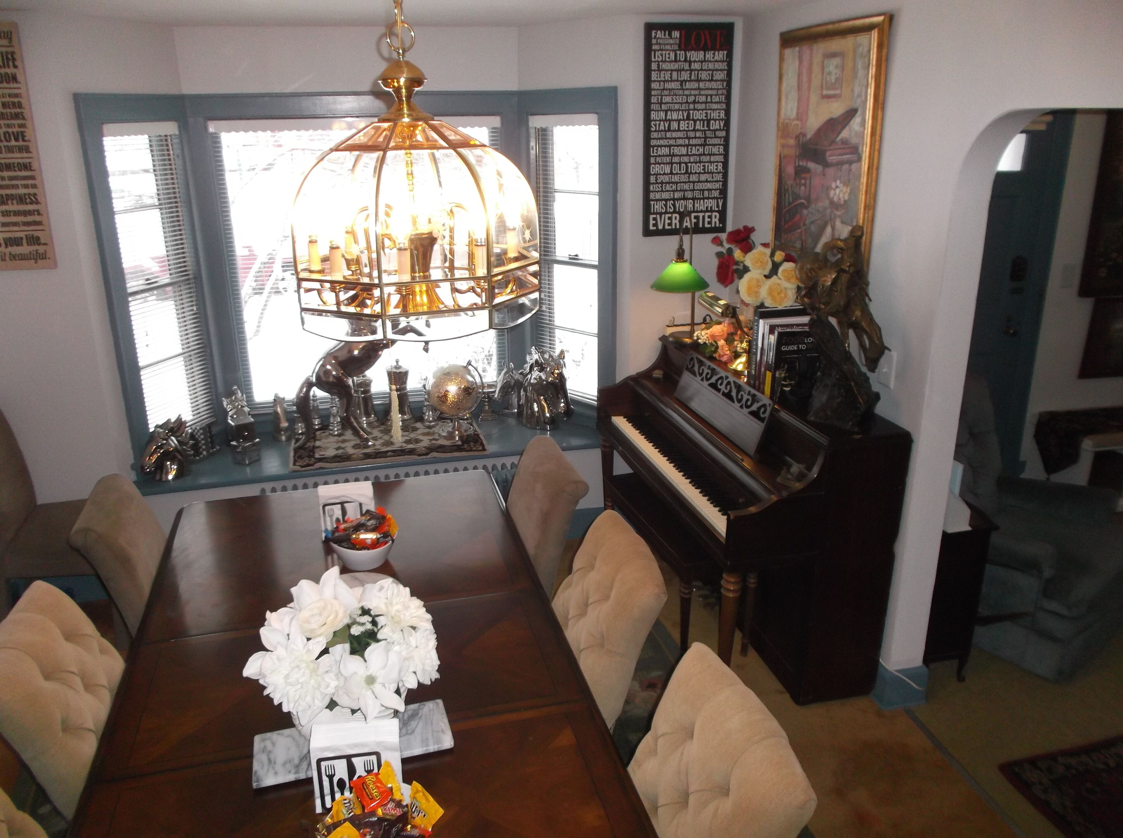 Dining room with piano