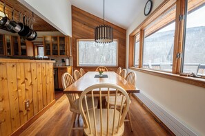 Dining - Sauna, Hot-tub, fire-pit, pet friendly. Private Pool. Mountain views! (LANESVILLE)