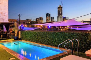 Et oppvarmet basseng