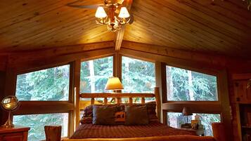 3 bedrooms, iron/ironing board, travel crib, free WiFi