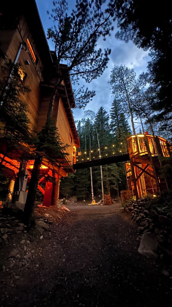 المنطقة المحيطة بالمنشأة