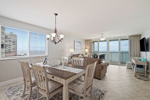 Dining - Gorgeous completely renovated oceanfront three bedroom (Marco Island)