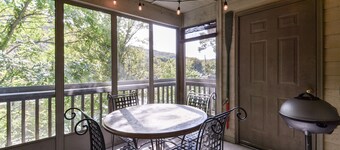 ¡Nuevo!  Piscina cubierta, frente al lago, servicios Pointe Royale