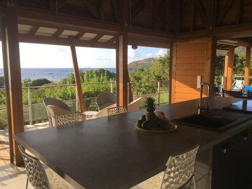 Wooden villa with private pool, beautiful view of the sea and îlet Pigeon
