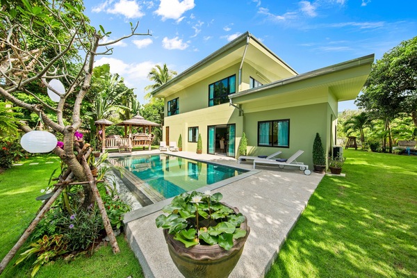 Villa Baan Suaan Serenity view from the garden