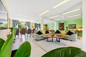 Smart TV, DVD player, books, video library -  Private vIlla with pool. "Baan Suaan Serenity".4 bedroom tropical hide-away  (koh Samui)