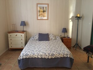 2 slaapkamers, een strijkplank/strijkijzer, reisbedje, gratis wifi