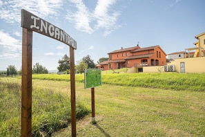 Exterior - Beautiful apartment in villa for 4 guests with pool, WIFI, A/C and TV (Larciano)