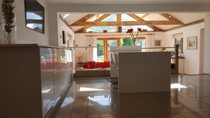 Interior - 3 BED (Ensuite) Self Catering Contemporary Oak Framed in Rural Countryside (Haslemere)