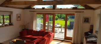 3 BED (Ensuite) Self Catering Contemporary Oak Framed in Rural Countryside
