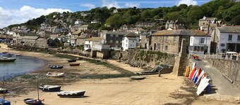 Stylish and cosy cottage in the centre of Mousehole close to the harbour 