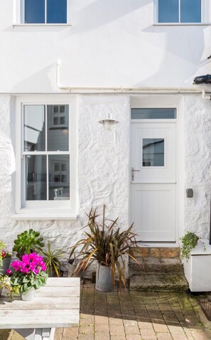 Exterior detail - Stylish and cosy cottage in the centre of Mousehole close to the harbour (Mousehole)