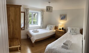 5 Schlafzimmer, Bügeleisen/Bügelbrett, kostenloses WLAN, Bettwäsche