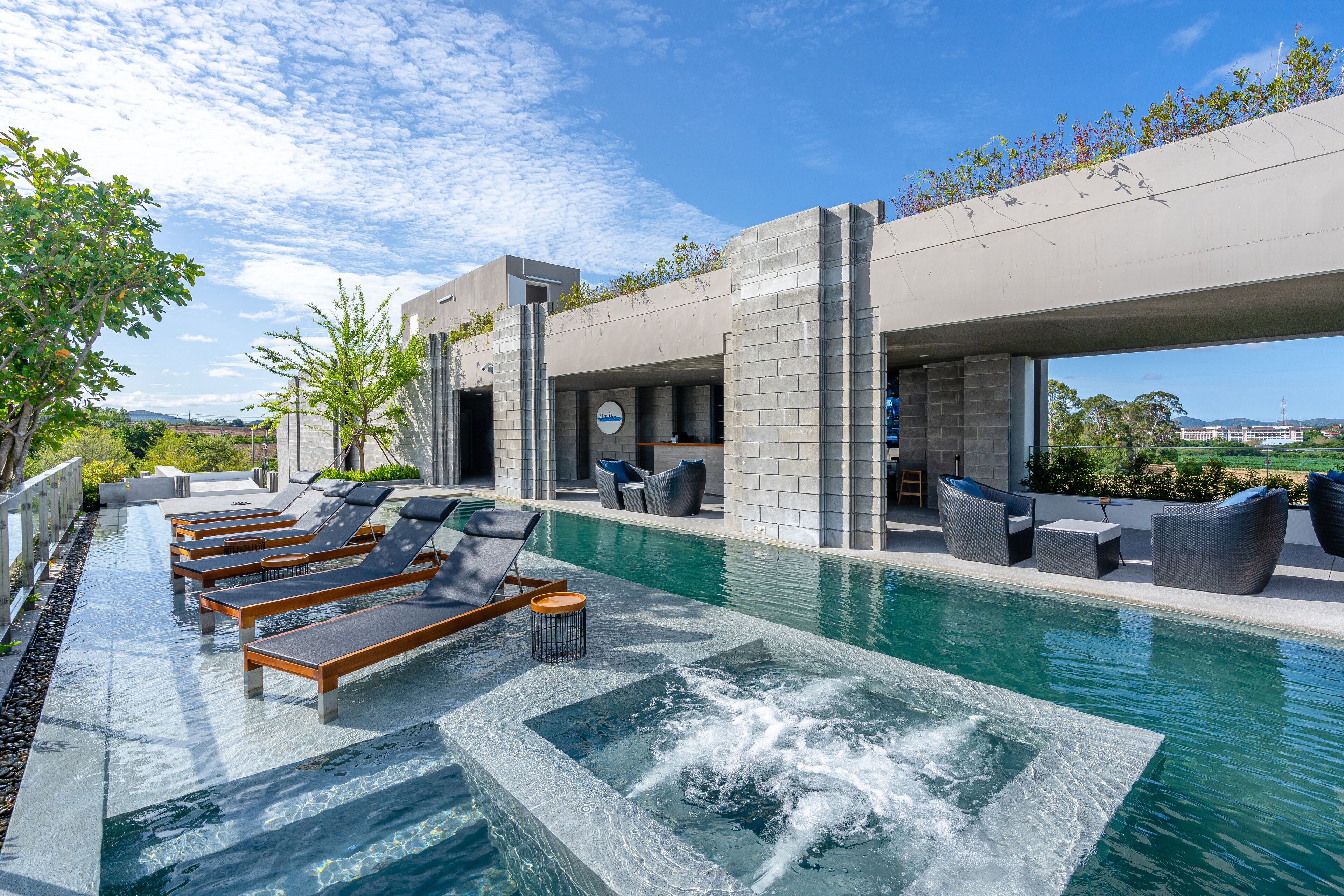 Kolam renang rooftop