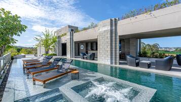 Kolam renang rooftop