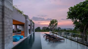Outdoor pool, pool loungers