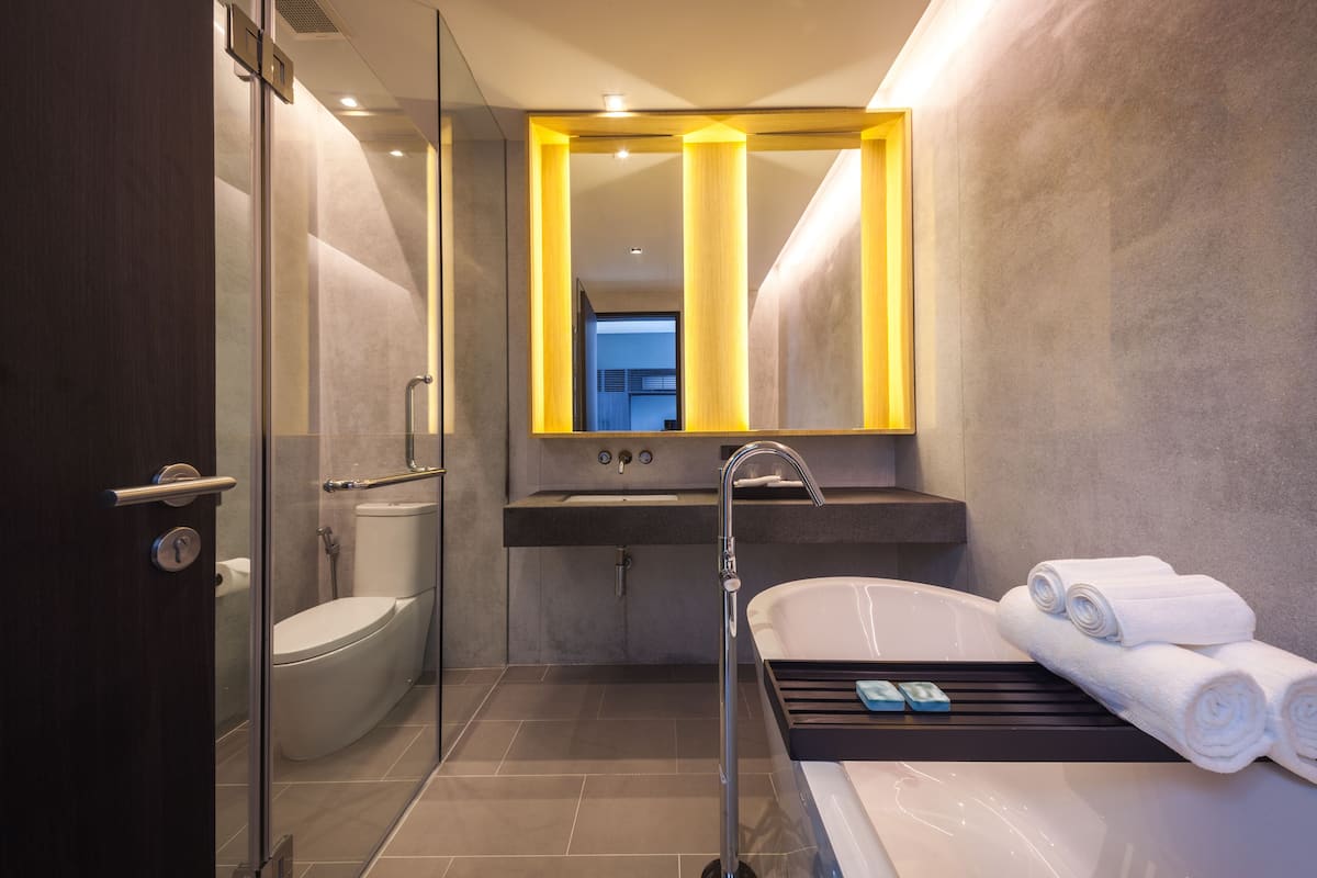 separate bathtub and shower, deep-soaking bathtub, rainfall showerhead