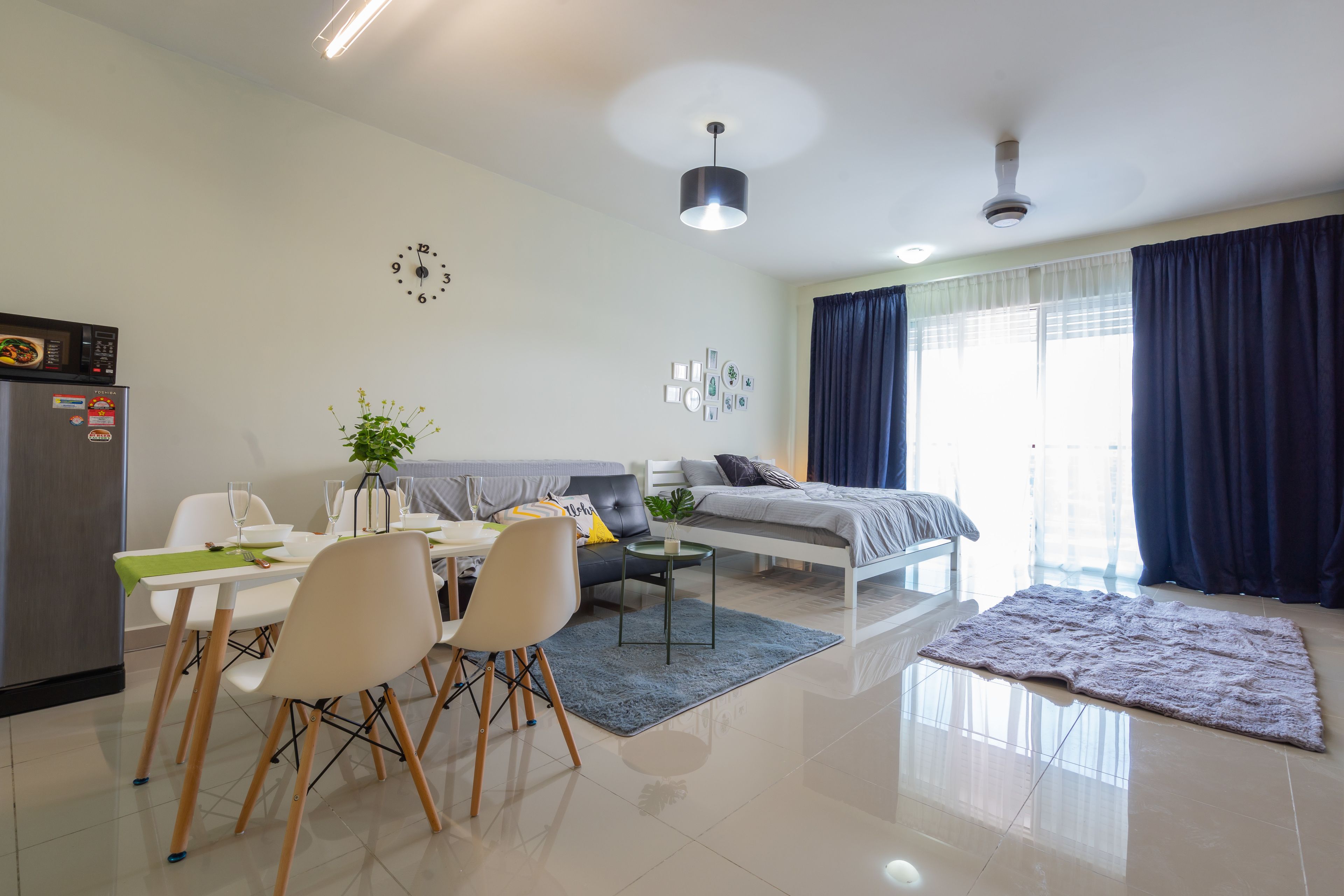 comfort studio | living room | led tv