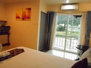 In-room safe, blackout curtains, free WiFi, bed sheets - 7 Sky Residency (Patong)