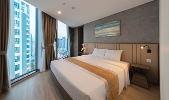 Habitación Premier doble | Ropa de cama de alta calidad, caja fuerte, escritorio