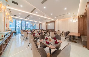 Breakfast, lunch, dinner served; local and international cuisine