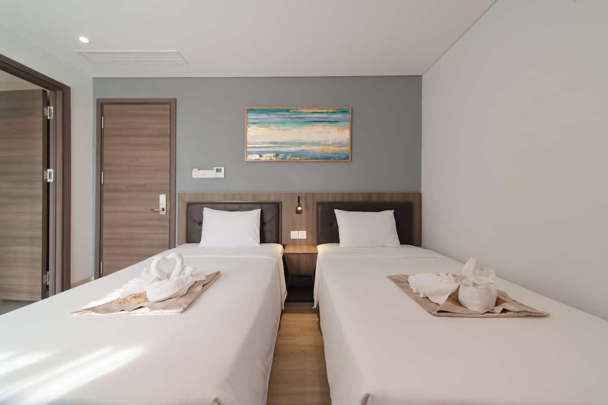 Superior Twin Room | Premium bedding, in-room safe, desk, soundproofing