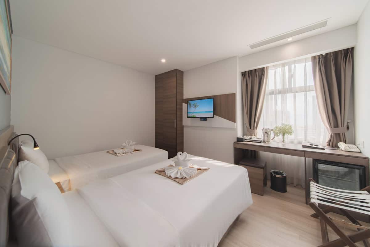 ห้องซูพีเรียทวิน | 1 ห้องนอน, เครื่องนอนระดับพรีเมียม, ตู้นิรภัยในห้องพัก, โต๊ะทำงาน