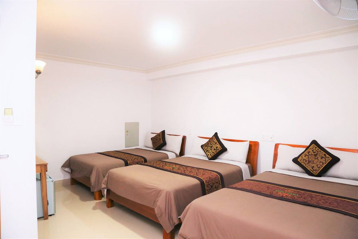 Family Room | Minibar, desk, blackout curtains, soundproofing