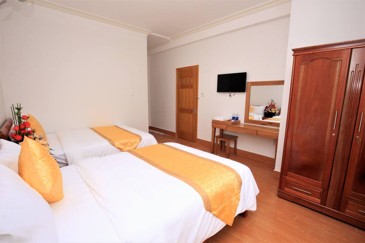 Quadruple Room | Minibar, desk, blackout curtains, soundproofing