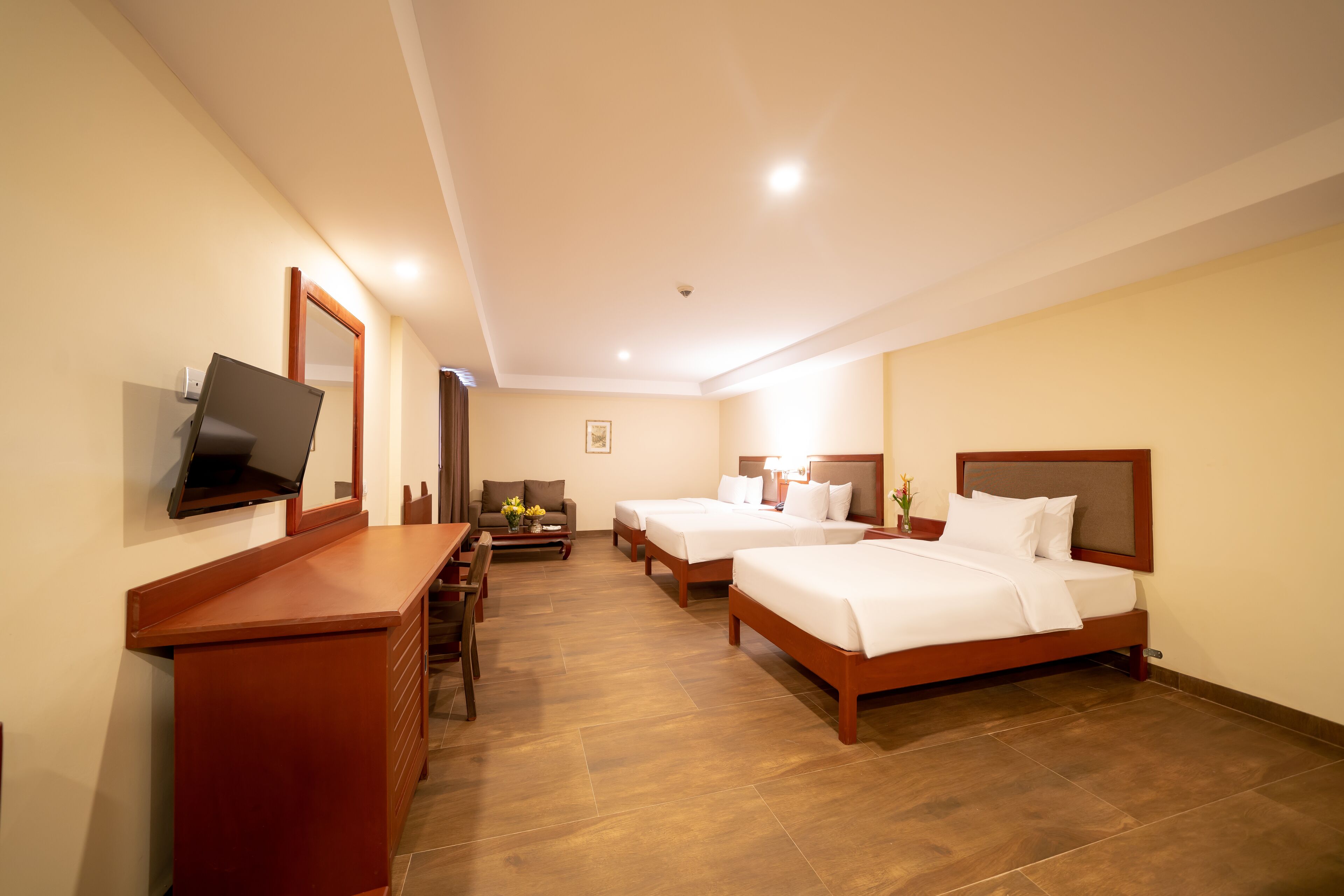 deluxe triple room, bathtub, balcony | 1 bedroom, egyptian cotton sheets, premium bedding, minibar