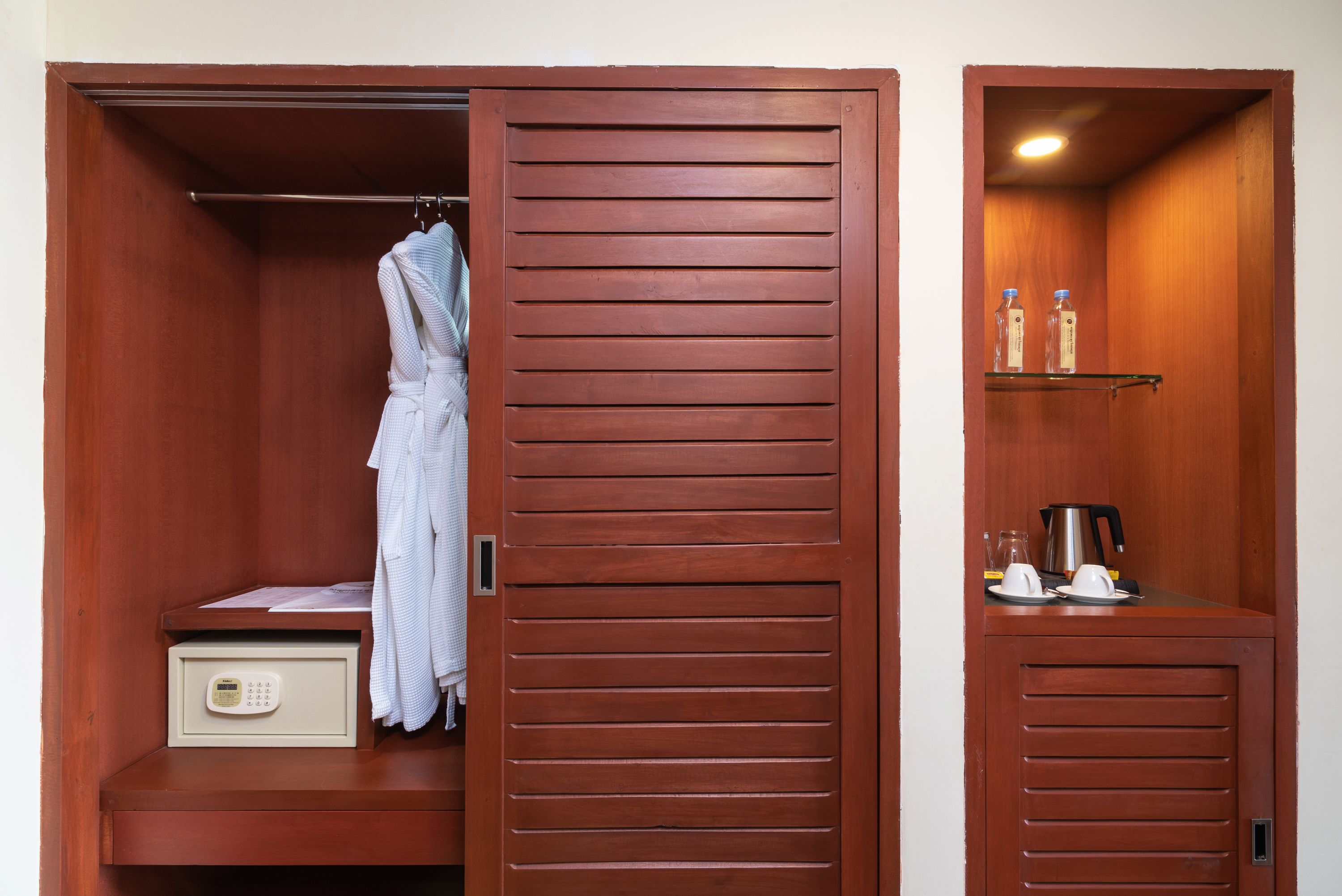 deluxe double room, bathtub, balcony | 1 bedroom, egyptian cotton sheets, premium bedding, minibar