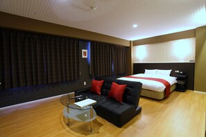 Double Room, Smoking | Down duvets, individually decorated, desk, laptop workspace