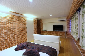Double Room, Smoking