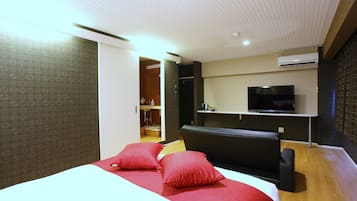 Double Room, Smoking | Down duvets, individually decorated, desk, laptop workspace