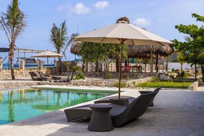 2 outdoor pools, sun loungers