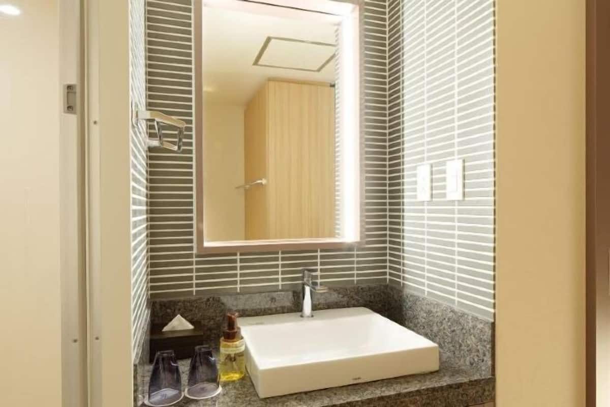 Bathroom | Combined shower/bathtub, hair dryer, slippers, electronic bidet
