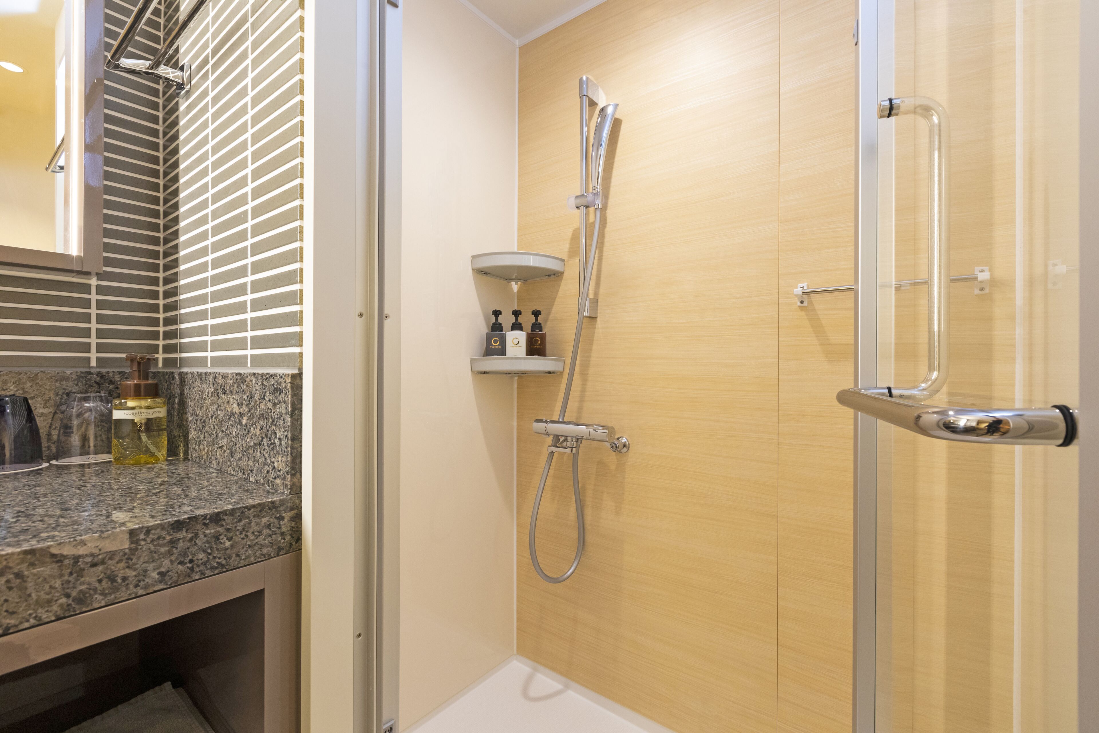 premier twin, non smoking | bathroom | combined shower/bathtub, hair dryer, slippers, electronic bidet