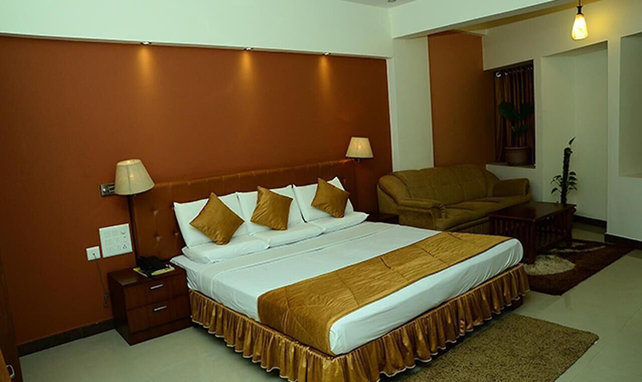 1 bedroom, Egyptian cotton sheets, premium bedding, desk