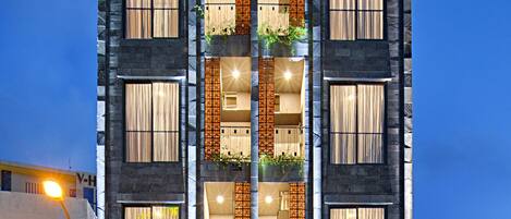 住宿正面 (夜晚)