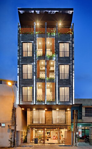 Front of property - evening/night - Jolia's House (Da Nang)