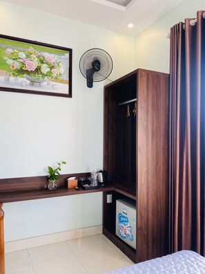 Minibar, desk, blackout curtains, soundproofing - Tam Coc Dream Hotel (Hoa Lu)