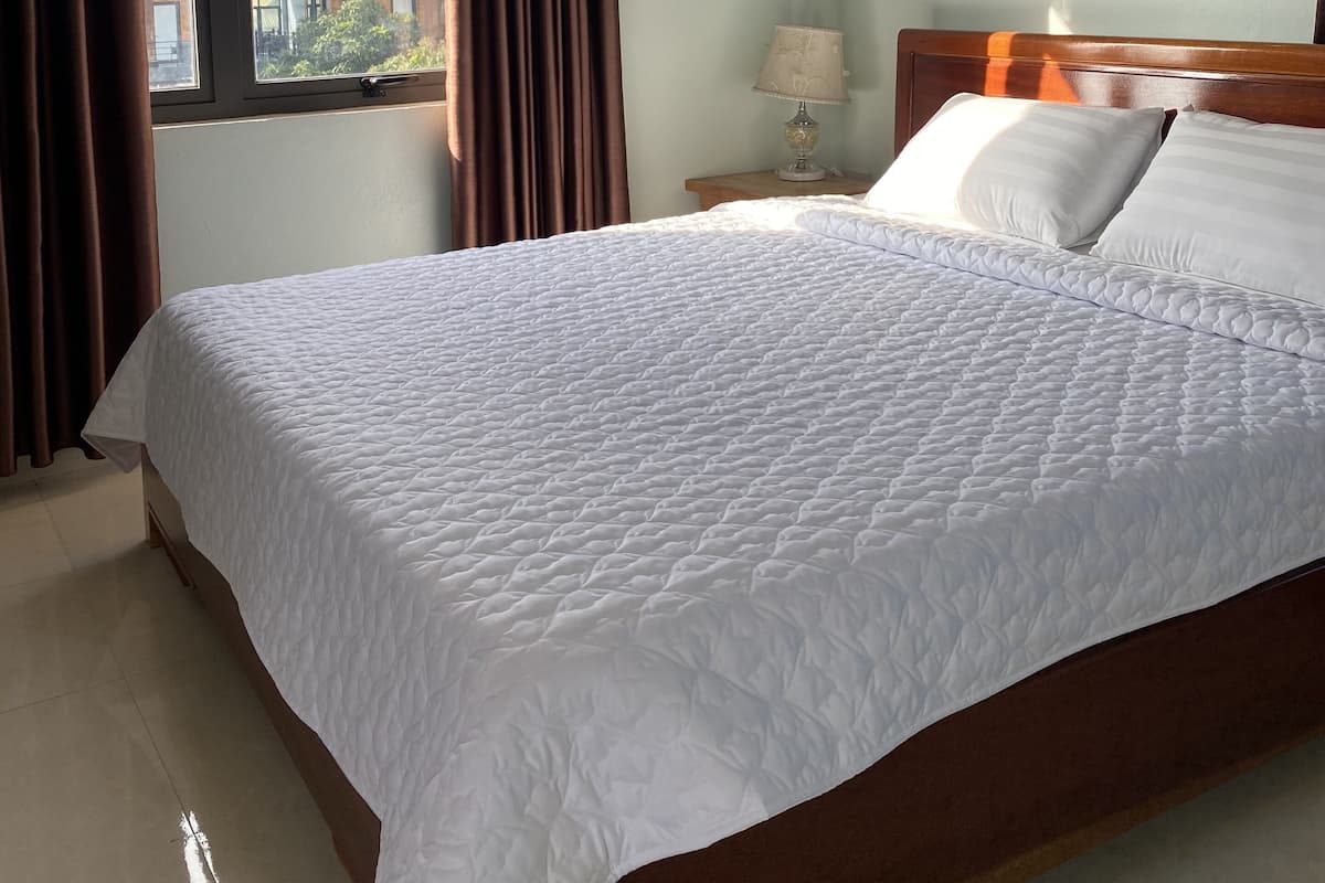 Superior Double Room, 1 King Bed | Minibar, desk, blackout drapes, soundproofing