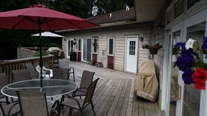 Outdoor dining - 9 Bedrooms / 4 Baths ~ Sleeps 50 ~ Wedding Parties and Family Reunions (Norton Shores)