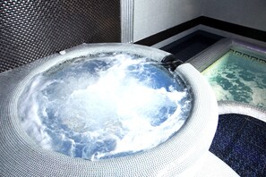 2 indoor pools - Hotel Roma Yerevan & Tours (Yerevan)